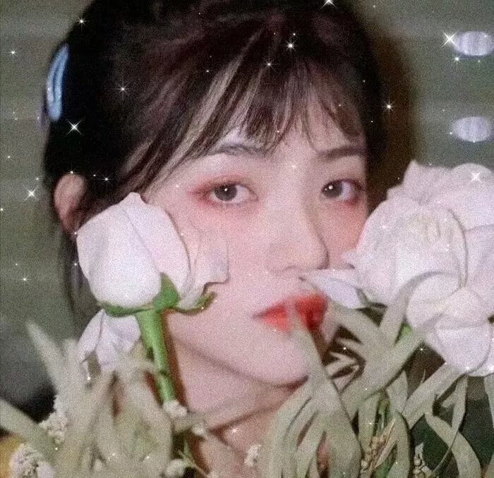 院子里的女人